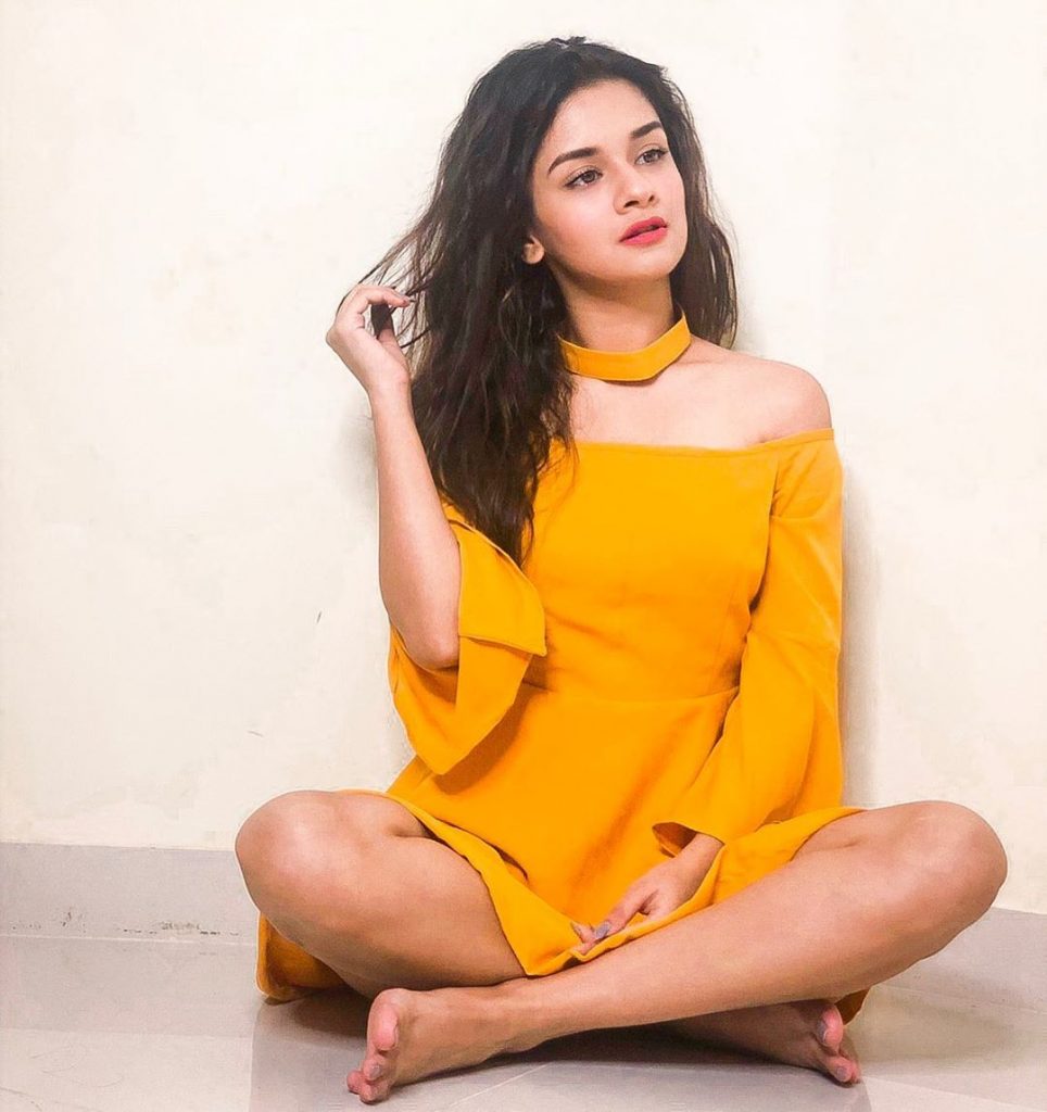 Best Avneet Kaur Wallpapers | Images, Photos, Selfies, Pictures Full HD