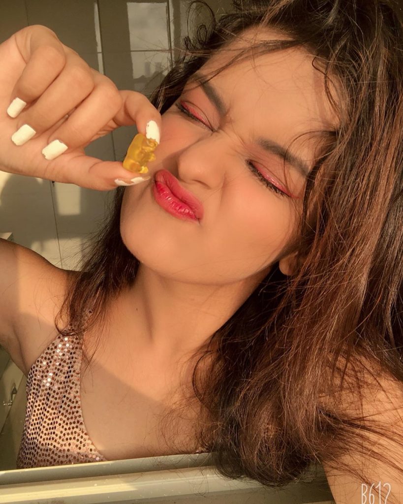 Best Avneet Kaur Wallpapers | Images, Photos, Selfies, Pictures Full Hd