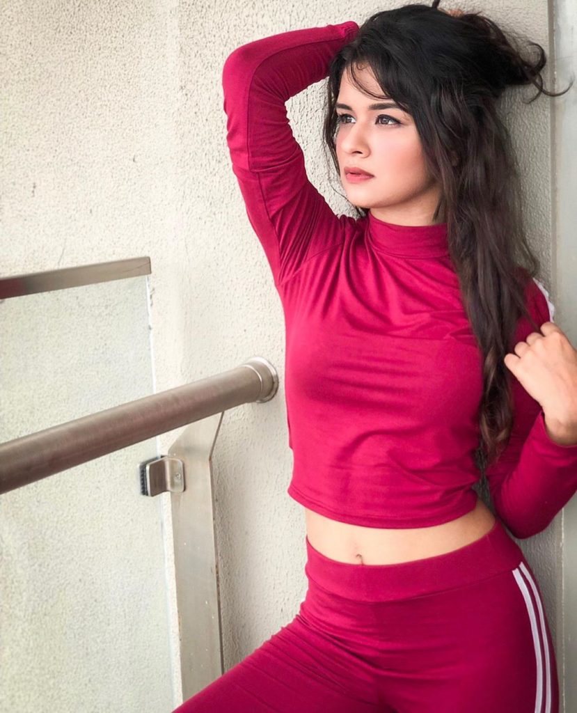 Best Avneet Kaur Wallpapers | Images, Photos, Selfies, Pictures Full Hd