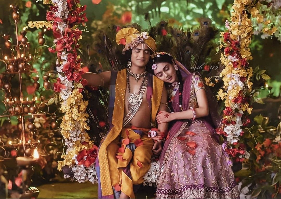 Finally The Distance Between Them Finished Krishn Met Her New