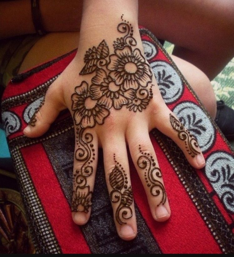 Simple Mehndi Design For Kids Images | Best Mehndi Designs For Kids