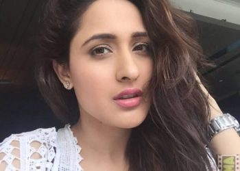 1602680632 Actress Pragya Jaiswal Cute Gallery