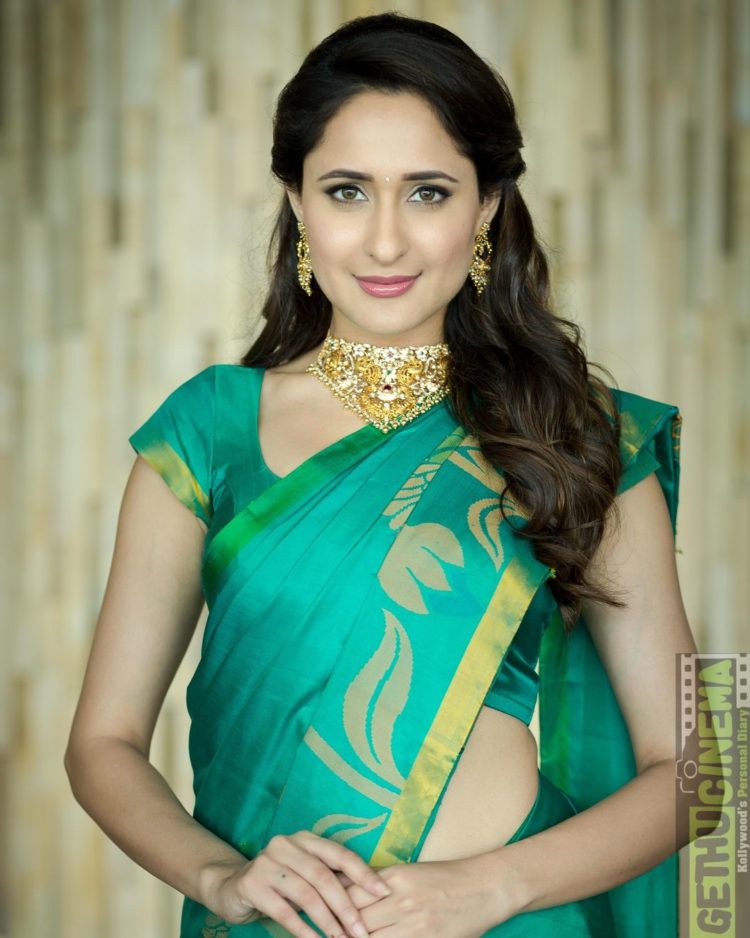 Pragya Jaiswal In Saree Wallpapers 1080p Full Hd Free Download 2021