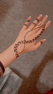 Simple Mehndi Designs For Girls Ladies 2